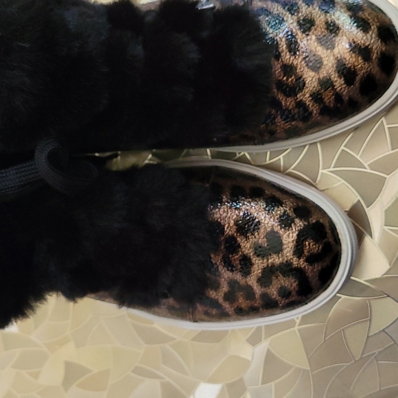 New, never worn hightop shoes! - Picture 3 of 6